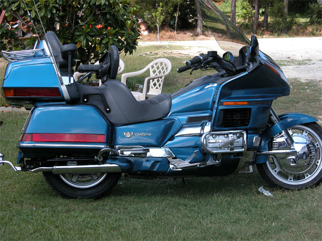 Honda 1500 Motorcycle Pin Blue 1