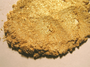 Raw Shimmer Gold outside of the Bag
