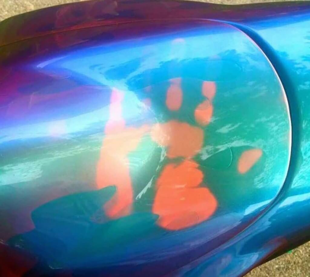 John Haro's handprint on his thermochromic paint covered motorcycle tank. Achieved by mixing black thermochromic paint pigment with any 79 or 59 series chameleon. Temperature changing chameleon paint!